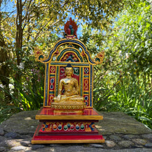 Carica l'immagine nel visualizzatore di Gallery, Trono Buddhista Tradizionale in Legno