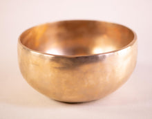 Load image into Gallery viewer, Chö-pa Singing Bowl 19 cm
